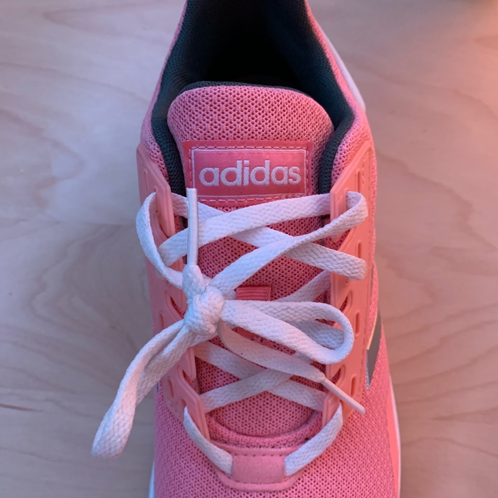 Pink addidas shoes girls size 6 - Picture 4 of 4